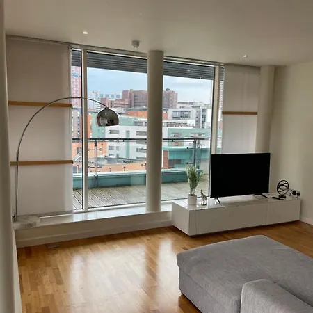Glass Penthouse With Canal View Birmingham